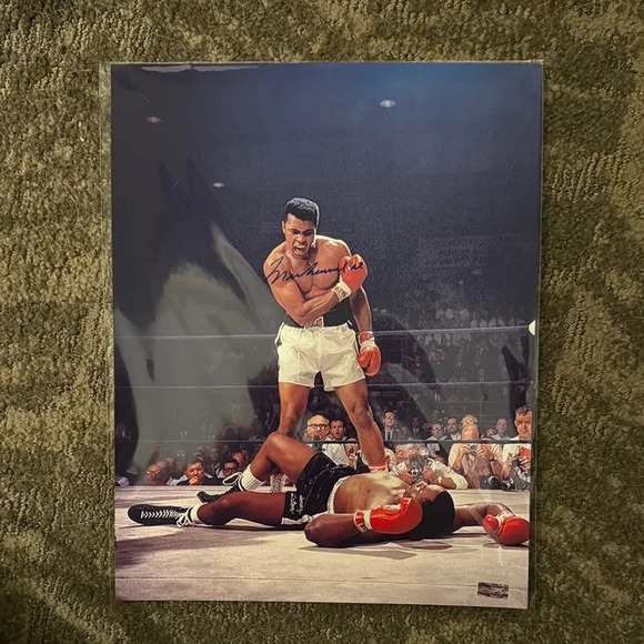 Muhammad Ali Signed Boxing Photo - Picture 1 of 1